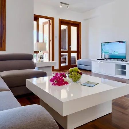 Aphrodite Hills 3 Bedroom With Bbq, Patio & View Apartament *