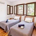 Aphrodite Hills 3 Bedroom With Bbq, Patio & View * Kouklia