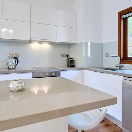 Aphrodite Hills 3 Bedroom With Bbq, Patio & View Apartment