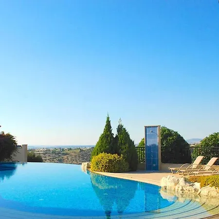 Aphrodite Hills 3 Bedroom With Bbq, Patio & View *