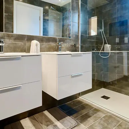 Aphrodite Hills 3 Bedroom With Bbq, Patio & View