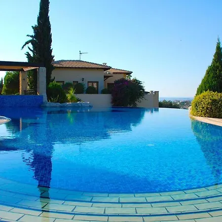 Apartment Aphrodite Hills 3 Bedroom With Bbq, Patio & View
