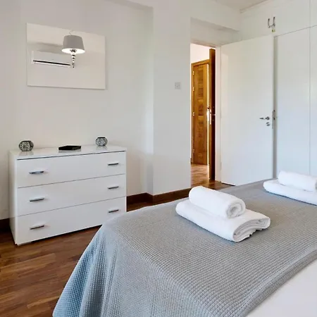 Aphrodite Hills 3 Bedroom With Bbq, Patio & View