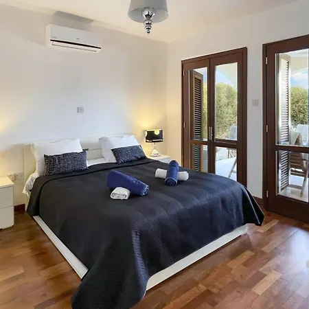 Aphrodite Hills 3 Bedroom With Bbq, Patio & View *