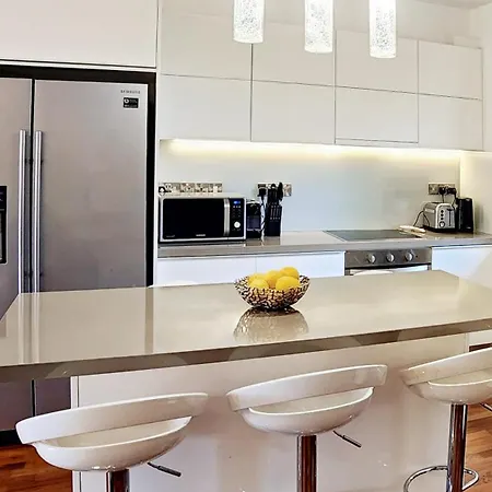 Aphrodite Hills 3 Bedroom With Bbq, Patio & View