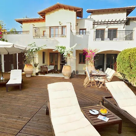 Aphrodite Hills 3 Bedroom With Bbq, Patio & View Apartment