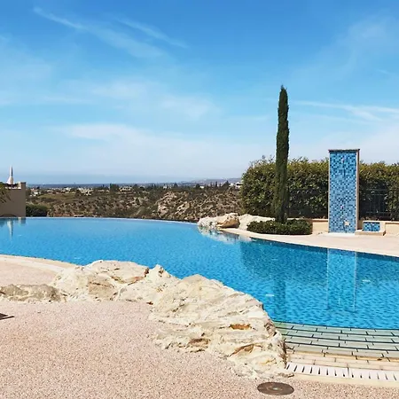 Aphrodite Hills 3 Bedroom With Bbq, Patio & View Apartment *