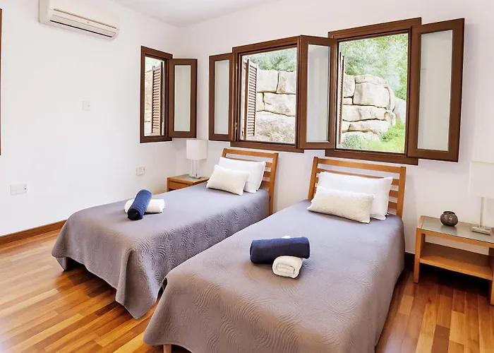 Aphrodite Hills 3 Bedroom With Bbq, Patio & View * Kouklia