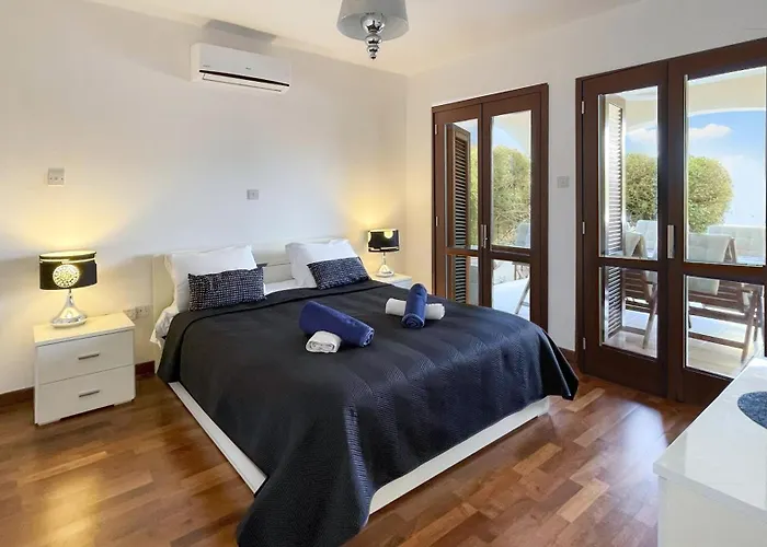 Aphrodite Hills 3 Bedroom With Bbq, Patio & View *