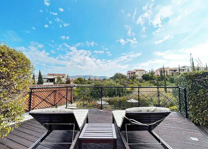 Aphrodite Hills 3 Bedroom With Bbq, Patio & View