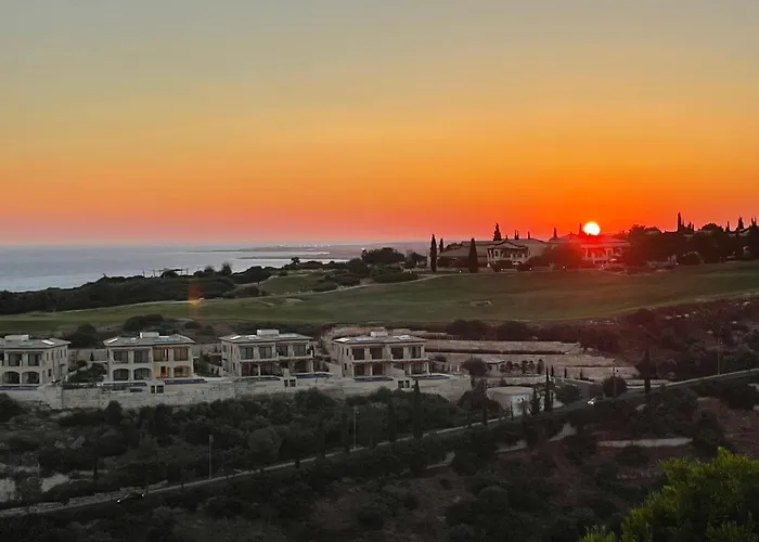 Aphrodite Hills 3 Bedroom With Bbq, Patio & View